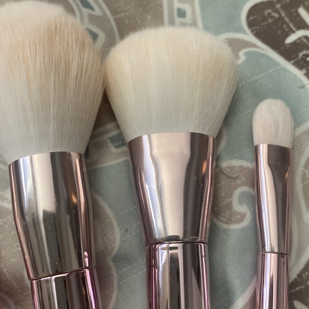 5 for $25/Wet n Wild Brush Set - Picture 3 of 4